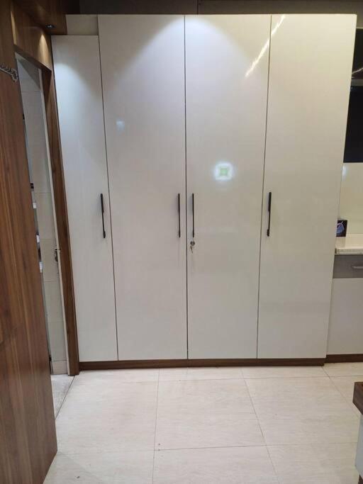 The Dream House Dlf Moti Nagar Apartment